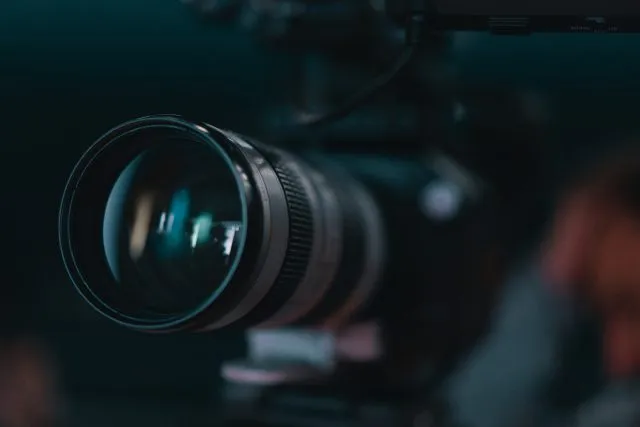 Jak wybrać odpowiednią firmę do tworzenia filmów reklamowych?